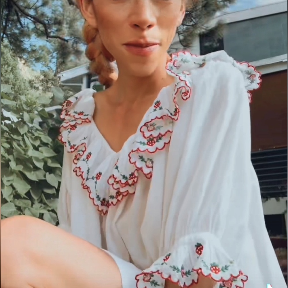 💋SOLD💋✨🍓🍧DÔEN ‘Chateau’ Organic Cotton Strawberry Trim Salt Nightgown XXS